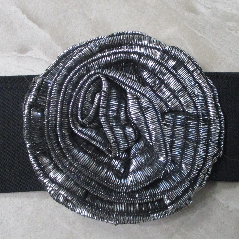 Vintage Metallic Silver Rosette Buckle on Blac Stretch Band Belt